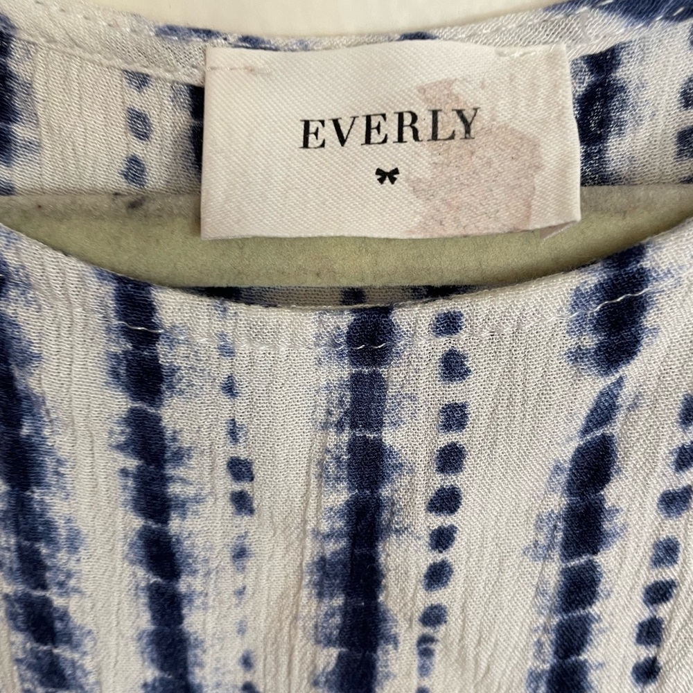 Everly Blue and White Sleeveless Flowy Bohemian scoop neck Top size M - Picture 3 of 6